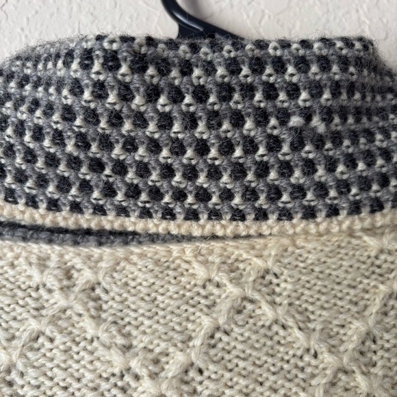 Carraig Donn | Women's 100% Wool Chunky Knit Longline Cardigan Size Medium - Picture 9 of 9